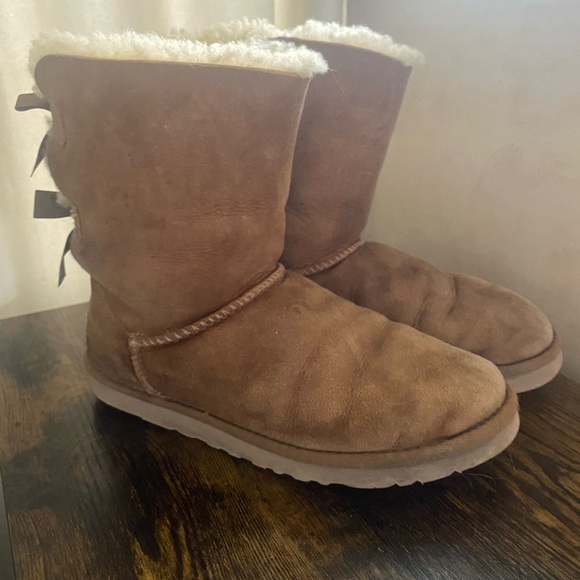 Girls Uggs - Picture 3 of 6
